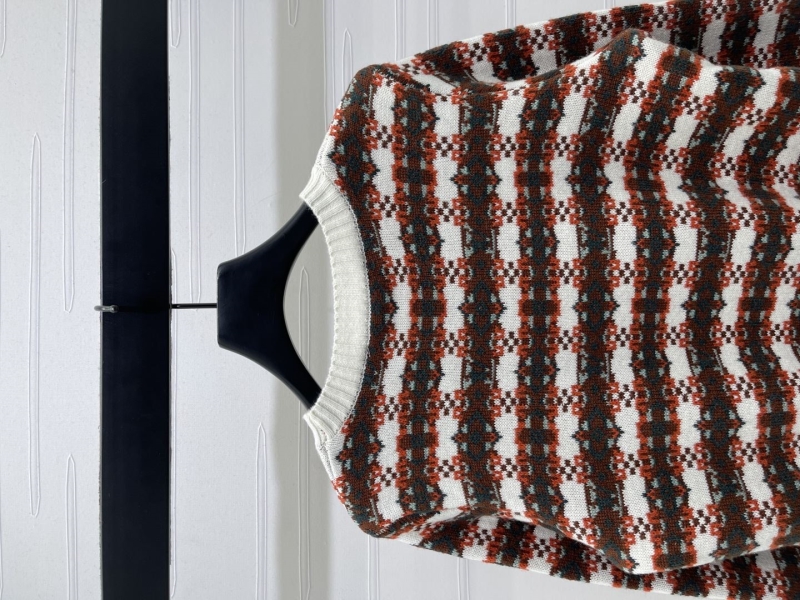 l0vis Vvtt0n sweaters